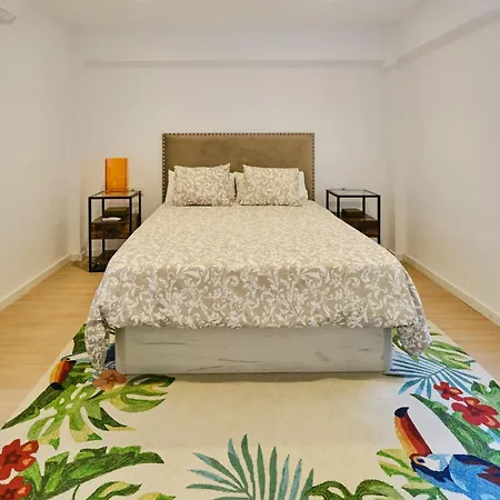 Reina Flat