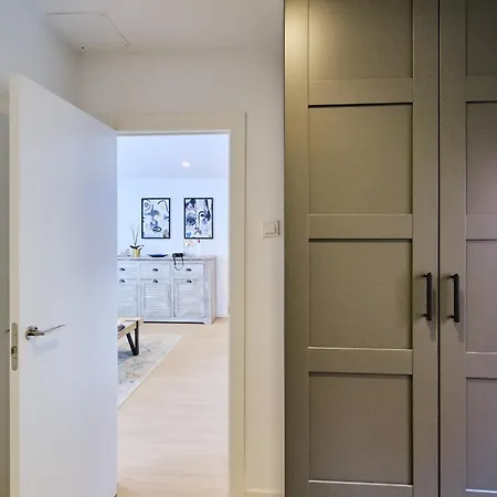 Reina Flat
